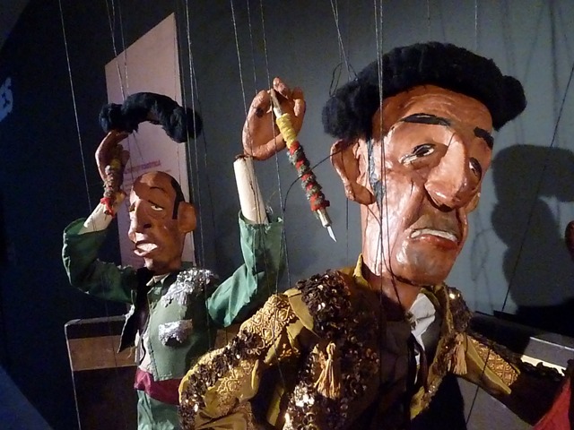Corrida, marionetes de Carles Cañellas.