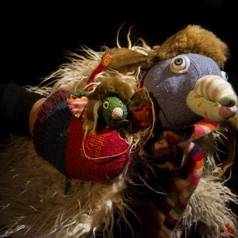 ‘DEPUIS… LES PINGOUINS VOLENT’, de la cia. Samoloet, de França-Rússia, al Festival Internacional de Titelles de Gavà