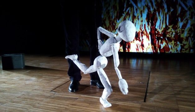 ‘Identitats’, de Rocamora Teatre, a la Casa-Taller de Marionetes de Pepe Otal