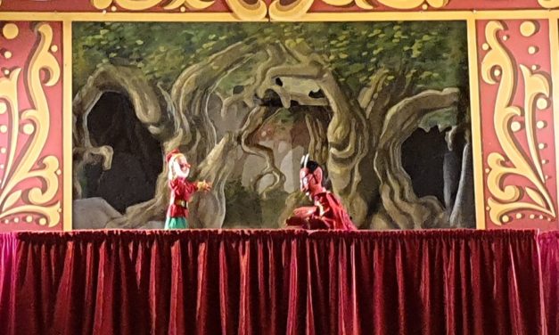 Sebastià Vergés presenta l’exposició ‘Castellets i Titelles’ a La Violeta, Barcelona. Per Ferran Baile